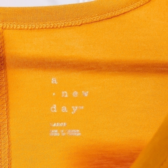 A New Day women's yellow scoop neck t-shirt size L C7 - Picture 3 of 4